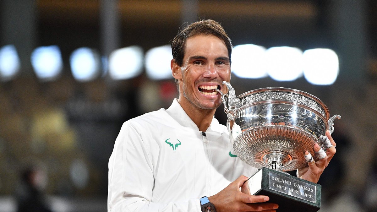 Rafa Nadal y su festejo tras ganar por décimo tercera ocasión en Roland Garros.