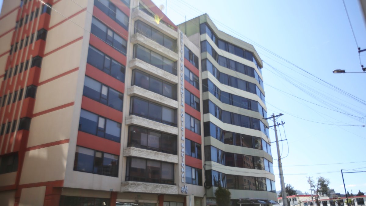 El Servicio de Cesantía de la Policía Nacional tiene su oficina matriz en la ciudad de Quito.