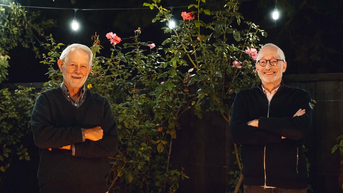 Una foto facilitada por la Universidad de Stanford muestra a Robert Wilson (izquierda) y Paul Milgrom (derecha), quienes han sido galardonados con el Premio Sveriges Riksbank en Ciencias Económicas.