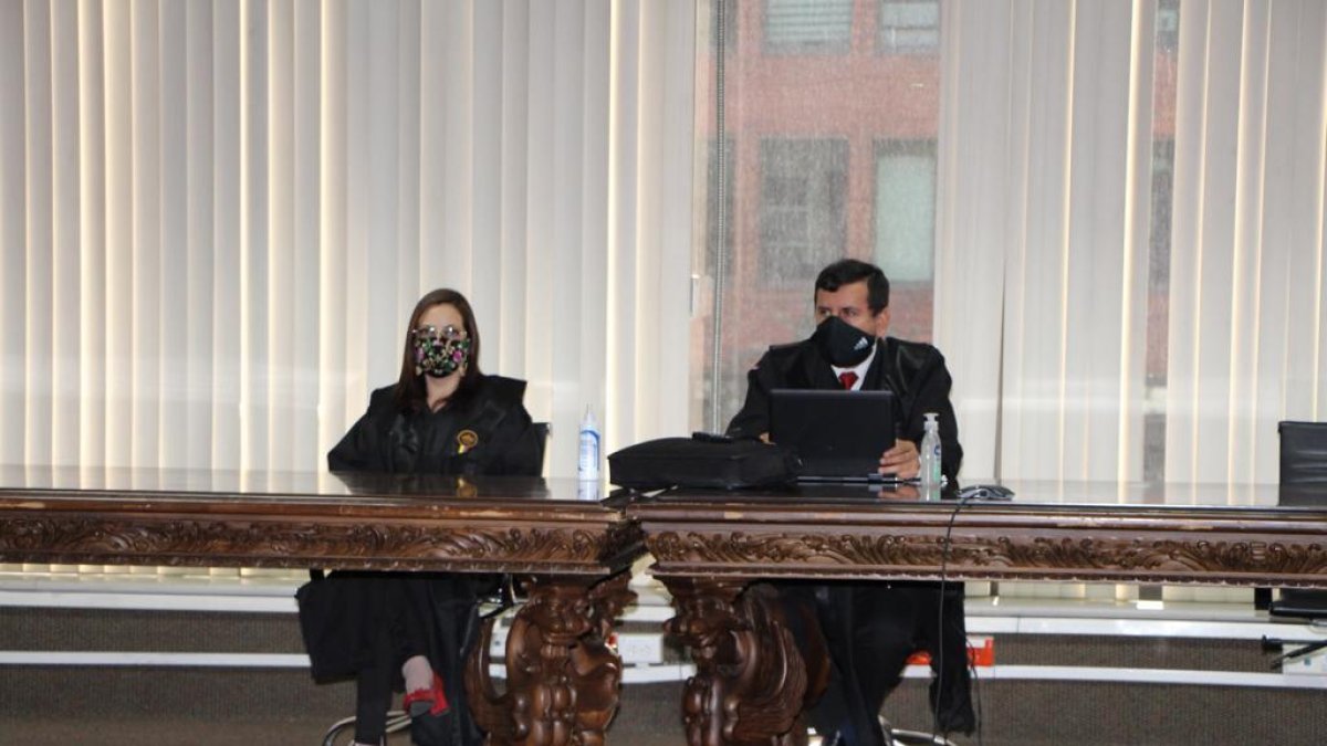 Tribunal. Los jueces Iván León y Daniella Camacho emitieron su voto de mayoría que declaró la inexistencia de peculado.