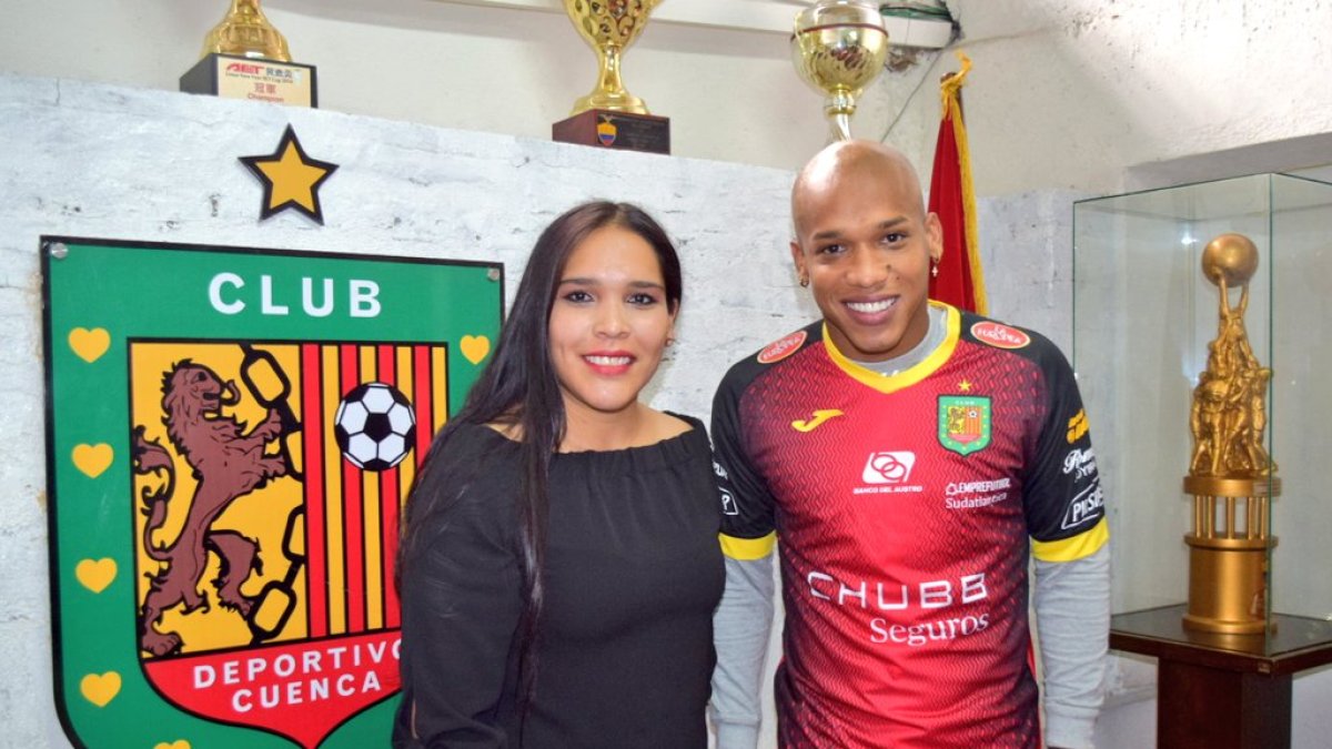 Ely Esterilla ya se puso la camiseta de los morlacos.