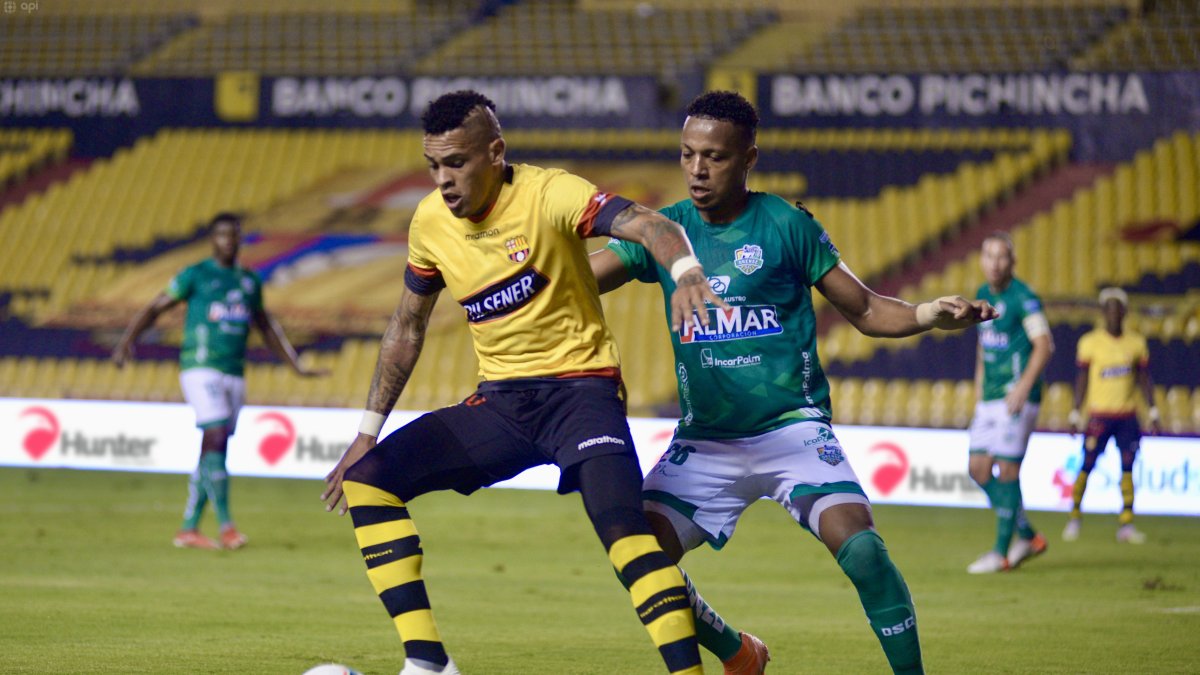 El delantero Jonathan Álvez es buscado por el Peñarol de Uruguay. Ya hubo una conversación entre las partes