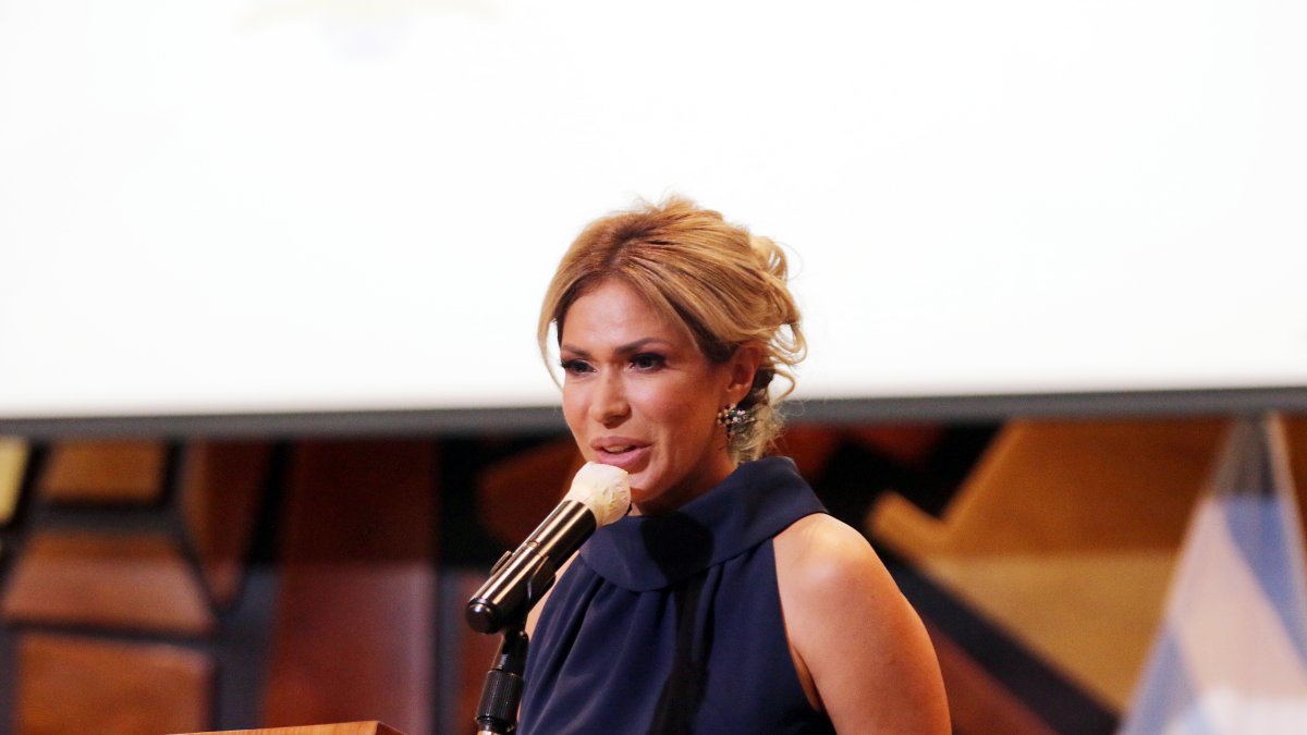 La prefecta del Guayas, Susana González, durante su rendición de cuentas.