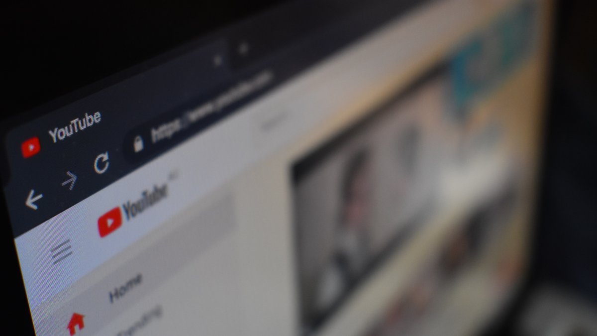 La herramienta de clips también permite crear los vídeos cortos de retransmisiones en directo (que no superen las 8 horas de duración), pero no están disponibles para los contenidos hechos por niños.