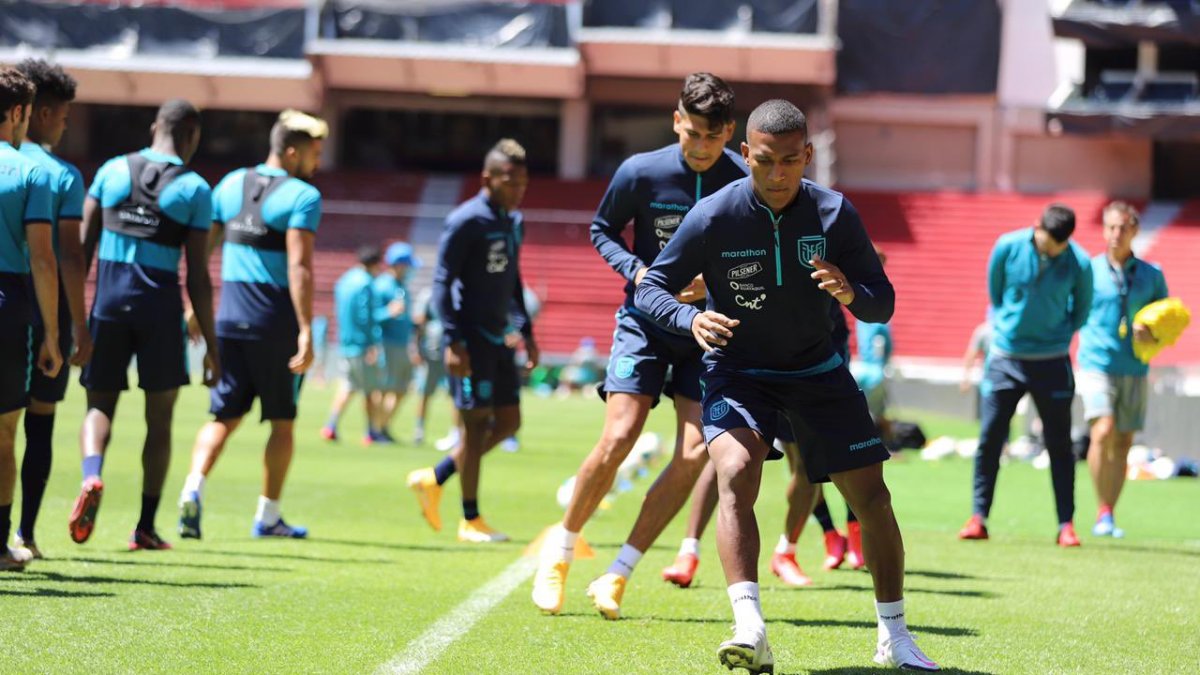La selección nacional trabajó ayer, lunes 11 de octubre de 2020, en el estadio Rodrigo Paz Delgado, donde enfrentará a Uruguay