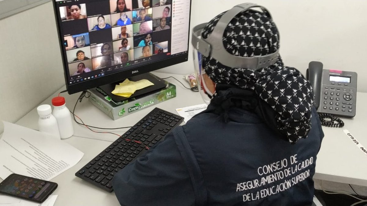 El Caces realiza reuniones virtuales para que el evaluado no tenga dificultades para instalar el simulador.