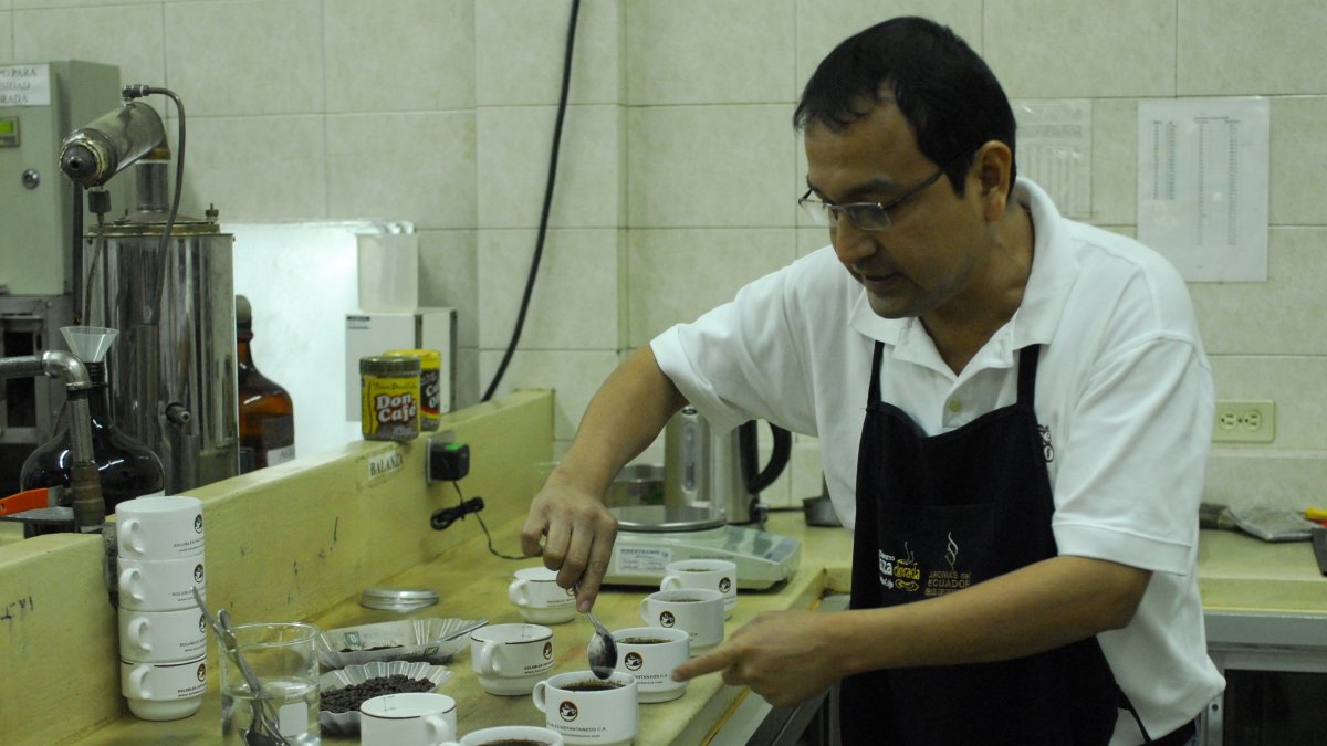 SICA tiene un equipo que verifica la calidad de la producción.