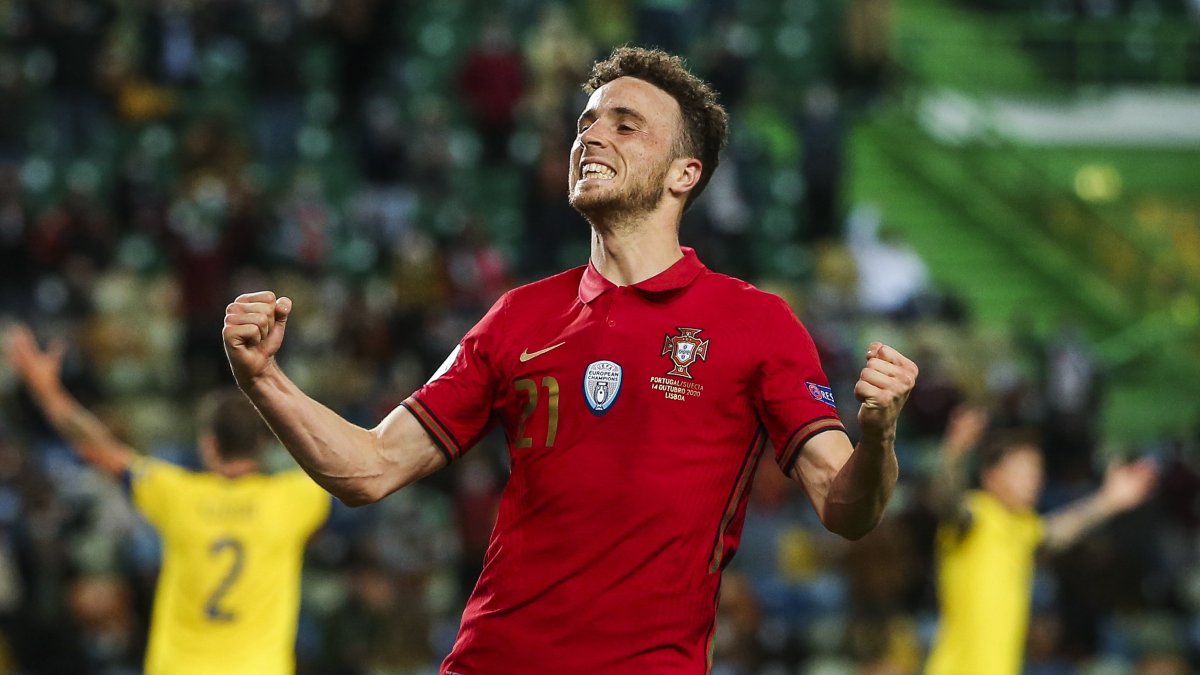 Jota revolucionó el partido con dos goles y una asistencia.