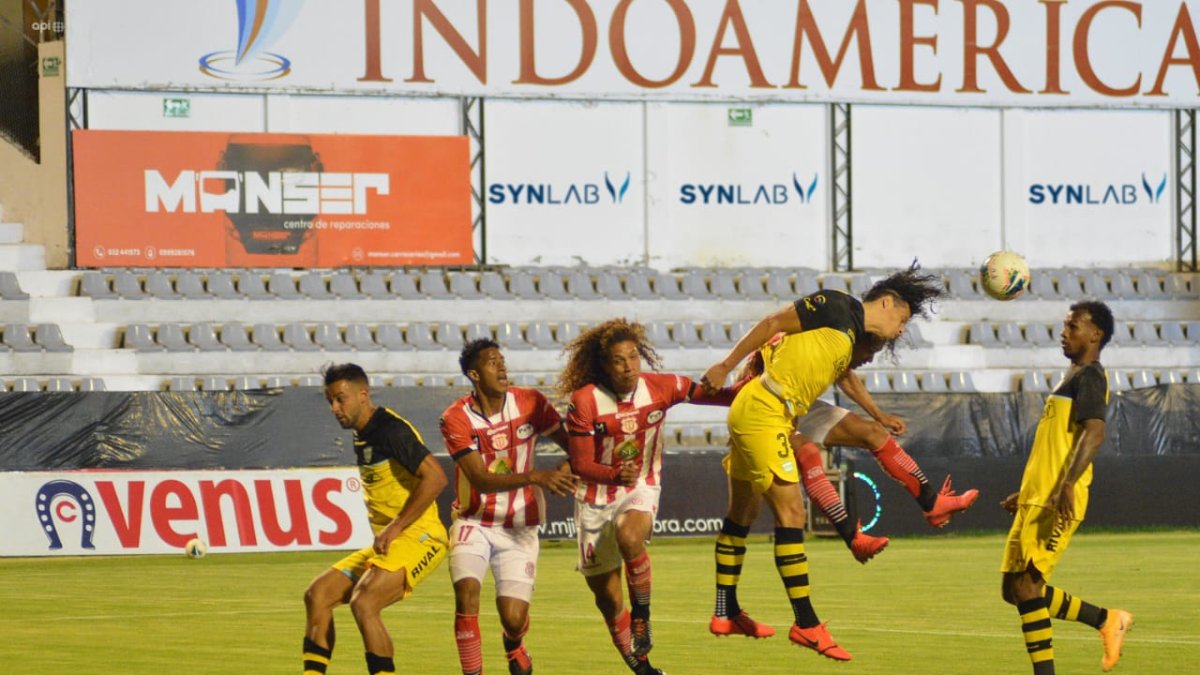 Ambos equipos van al descanso con el marcador a favor de los guayaquileños por 1-0, en la fecha 1 de la fase 2 del torneo Liga Pro.