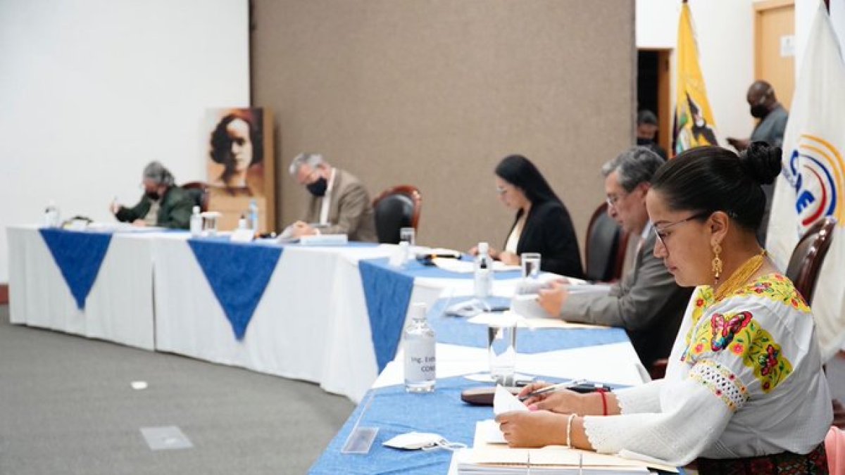 El pleno del CNE analiza los informes de las áreas técnicas para la calificación de las candidaturas para febrero de 2020.