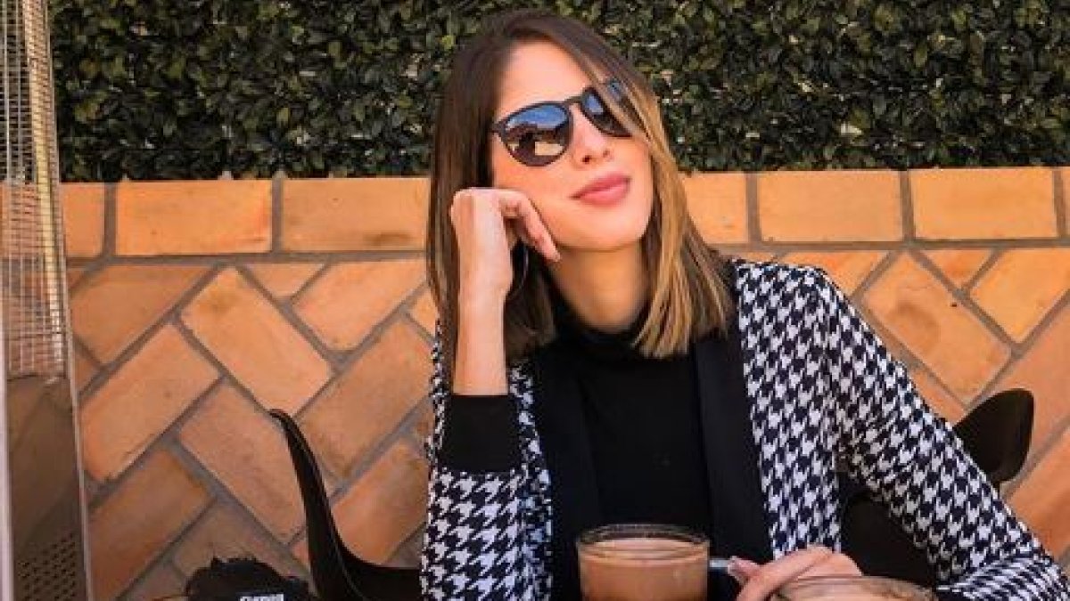 Clásico, elegante y vanguardista. Así define su estilo esta venezolana que debió adaptarse al clima de Guayaquil.