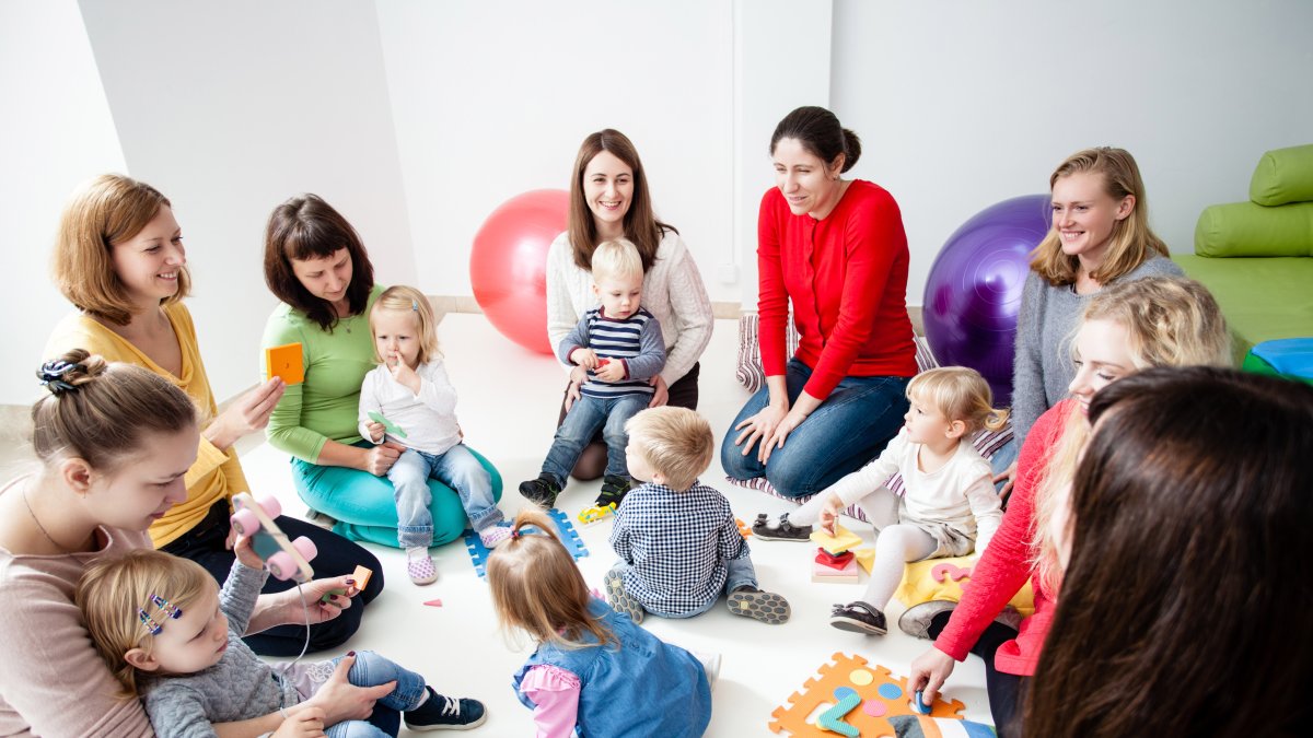 A través de las plataformas digitales, puede ponerse en contacto con mamás de otras partes del mundo