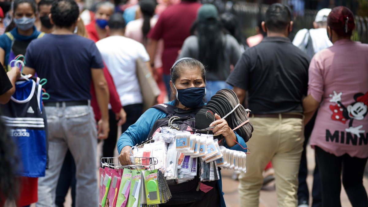 De acuerdo con la distribución de casos por provincias, Pichincha, es la que acumula el mayor nivel de contagios.