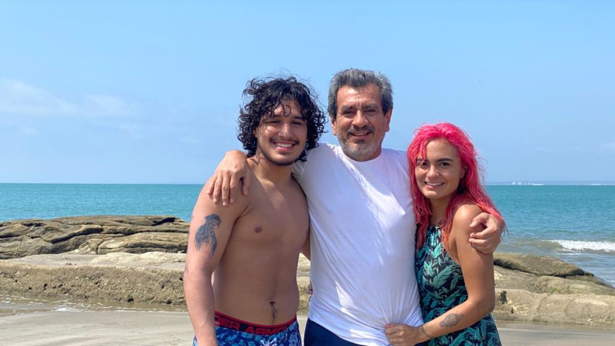 Joaquín y Renatta con su progenitor.