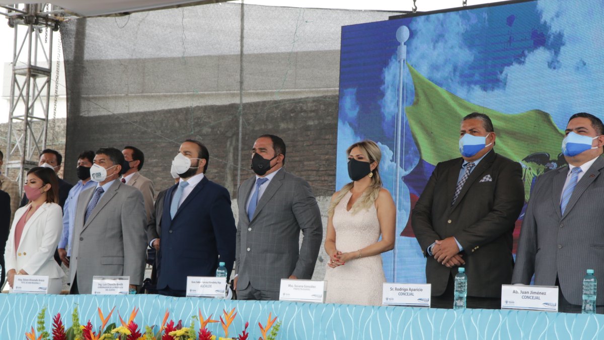 El alcalde Dalton Narváez presidió la sesión solemne e invitó a autoridades de la provincia.