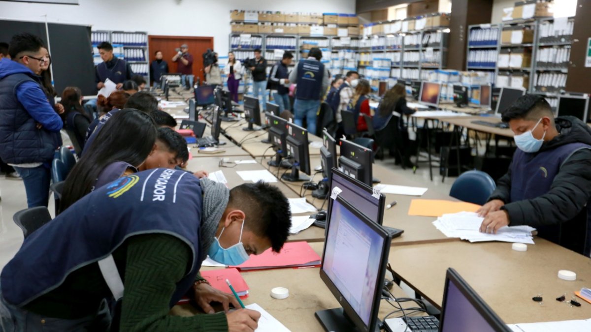 Tiempo. Varios de los equipos y licencias tecnológicas que utiliza el CNE datan de los años 2012 y 2013.