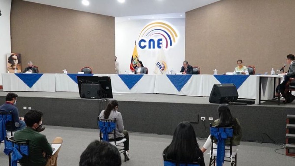 El CNE continúa revisando los informes técnicos sobre los pedidos de inscripción de las organizaciones políticas.