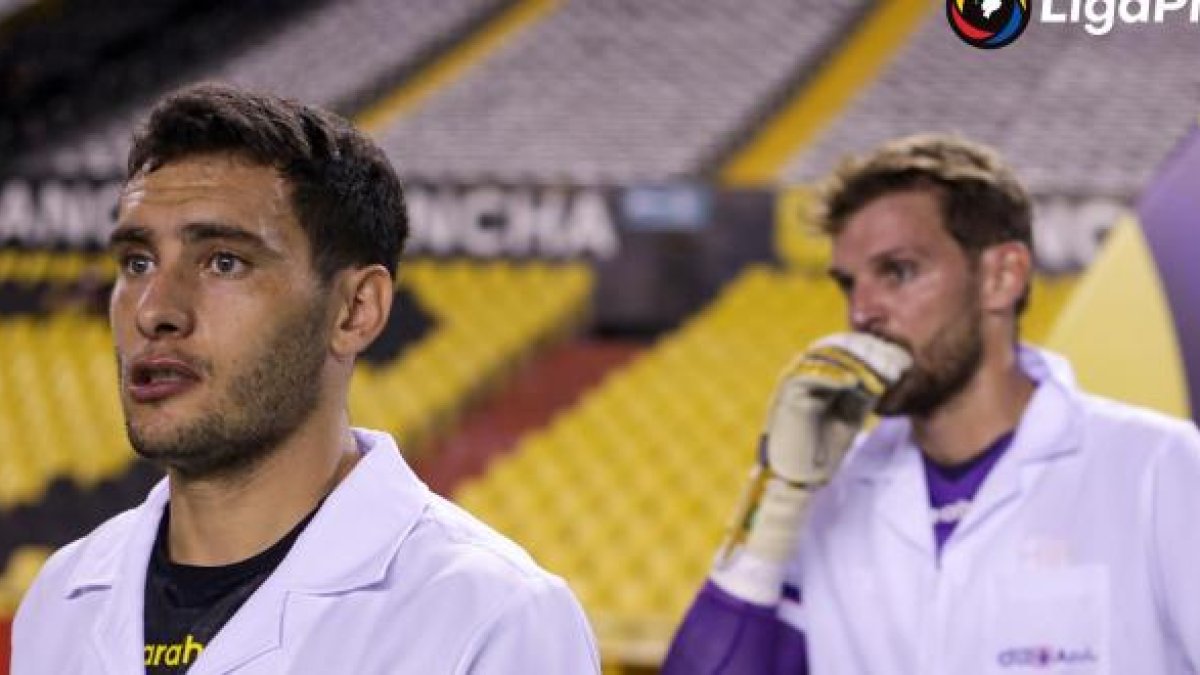 Emmaniuel Martínez y Javier Burrai salieron como doctores en honor a Bosco Mendoza