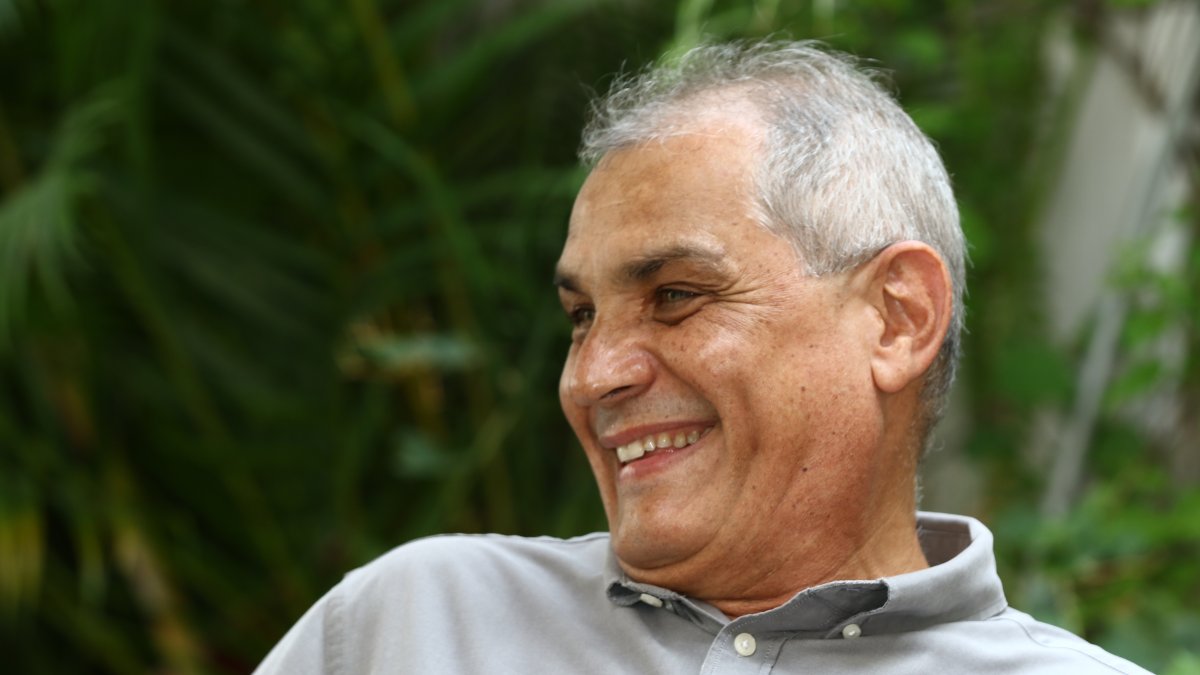 El ingeniero mecánico, de 60 años, contó jocosos y sorpresivos detalles de su vida.