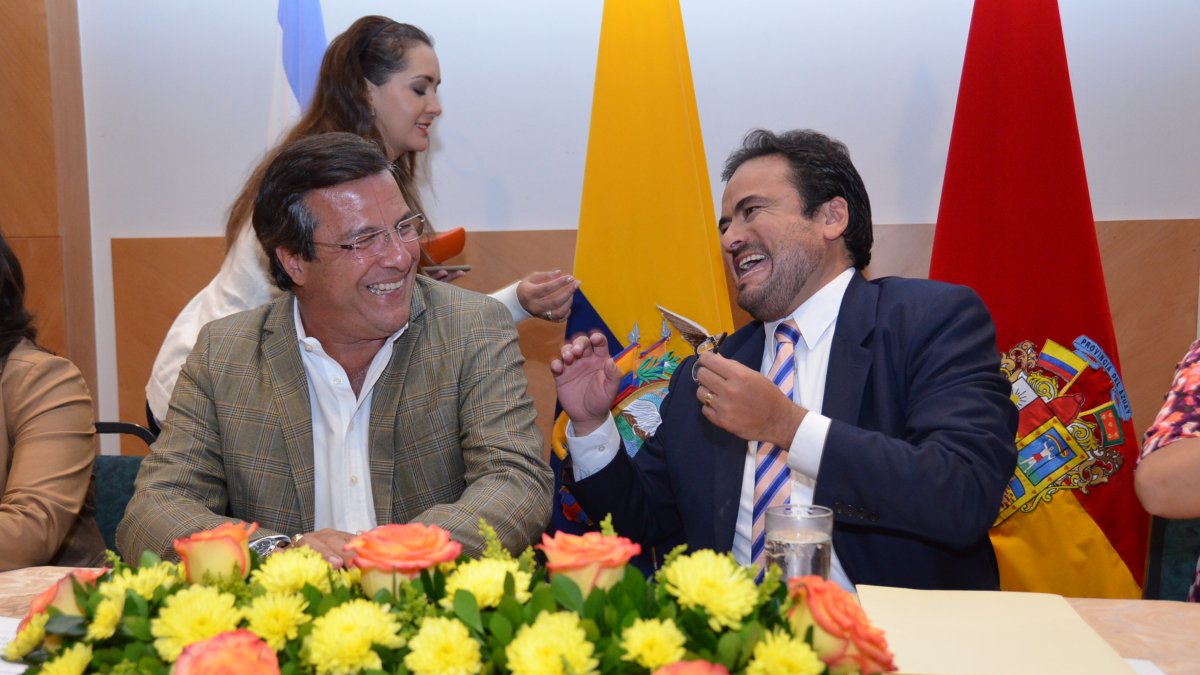 En 2015, los entonces prefectos del Guayas, Jimmy Jairala; y de Azuay, Paúl Carrasco, firmaron un acuerdo con el que cerraron la mayor parte de la diferencia limítrofe.