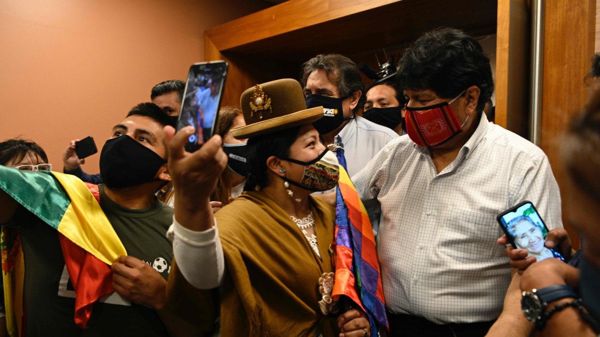 Evo Morales, expresidente de Bolivia, ofrece una rueda de prensa desde Argentina.