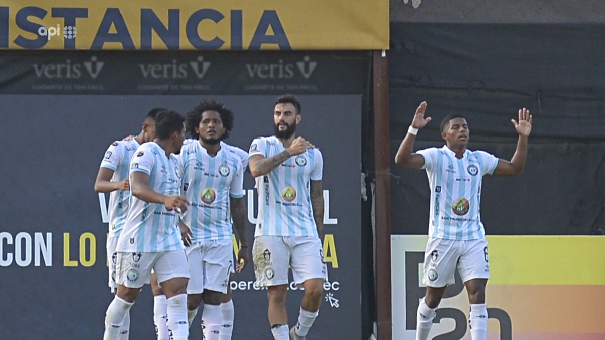 El delantero de Guayaquil City, Gonzalo Mastriani (de barba) marcó el único gol del partido.
