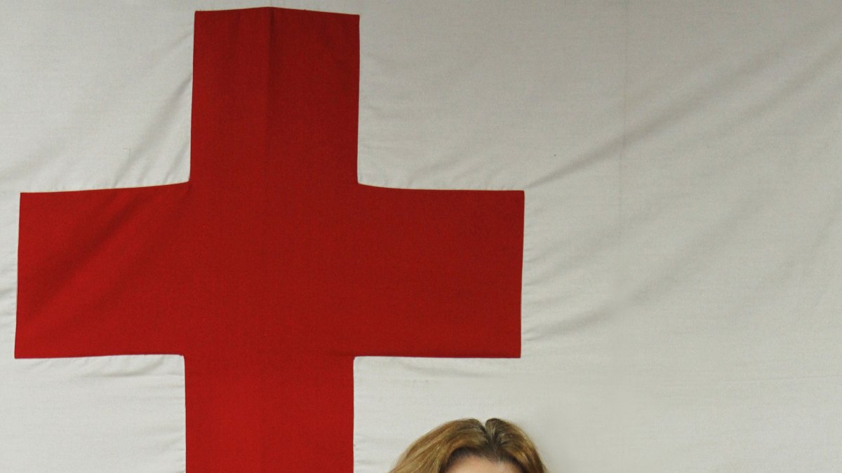 Teresa Farah de Áurea inicia su segundo periodo como presidenta de la Cruz Roja del Guayas.