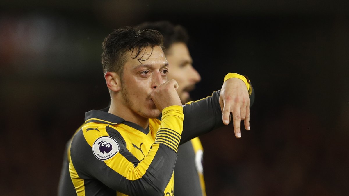 Ozil esta temporada aún no ha entrado en ninguna convocatoria con Arteta.
