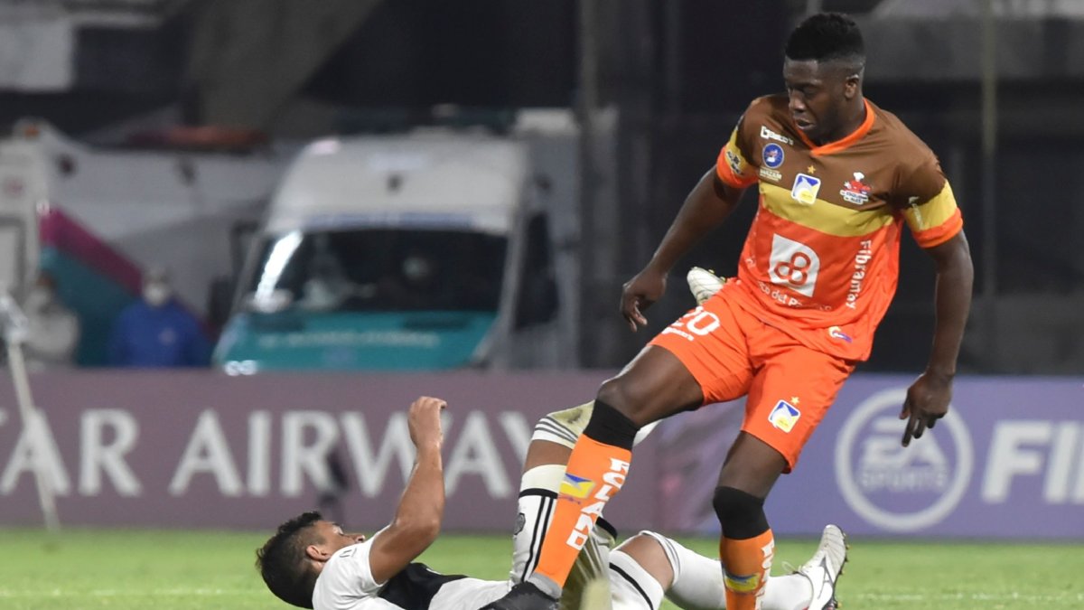 Delfín sufrió mucho en su cancha pero soportó la arremetida rival hasta pegar en el momento justo.