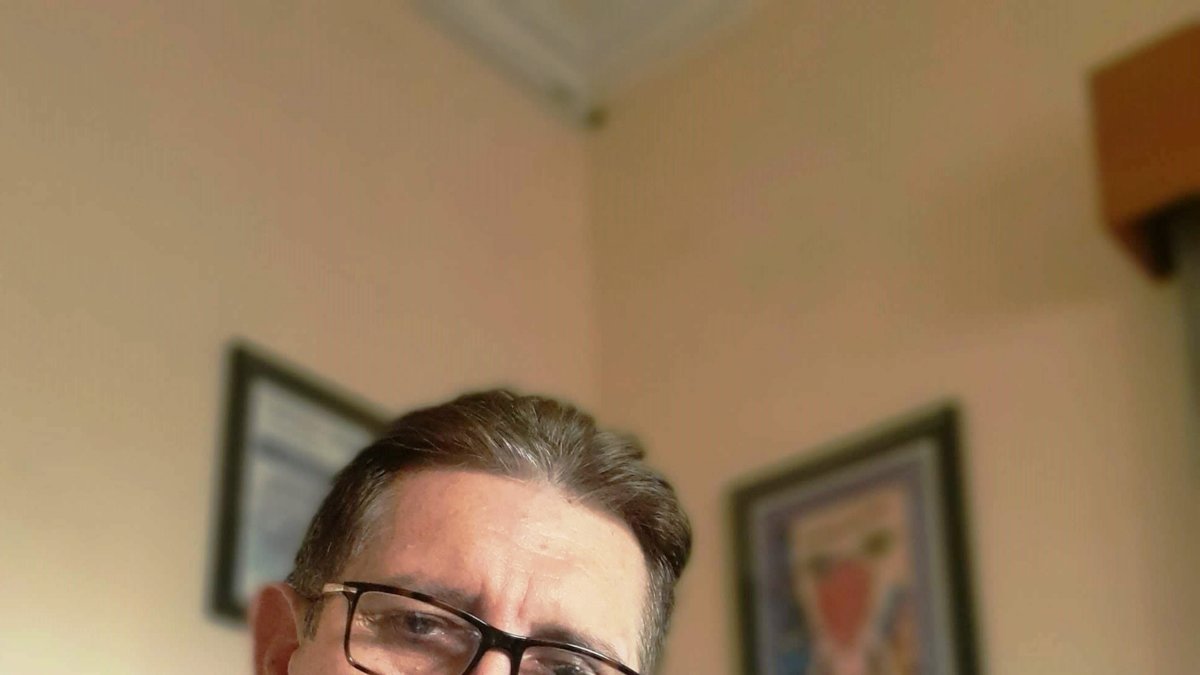 El autor participa con el relato 'Noches de fiesta'.