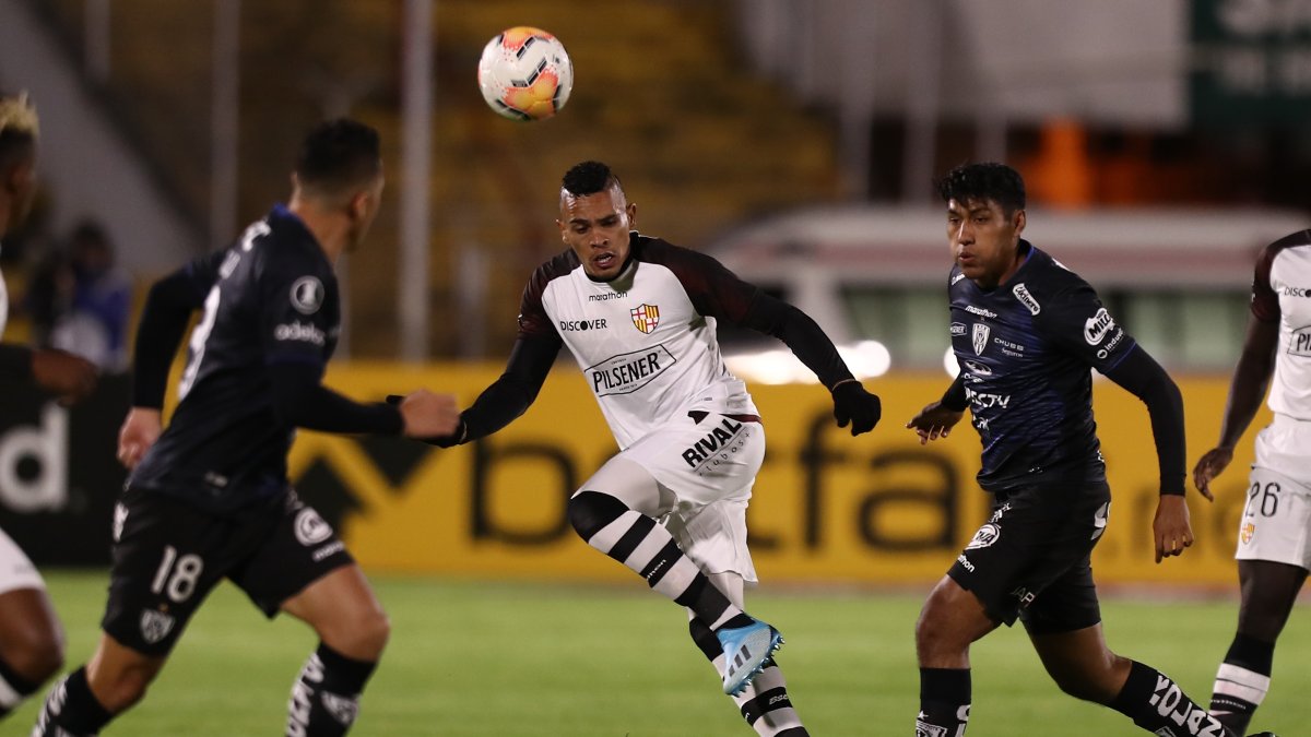 En la segunda parte la tónica no cambió y los del Valle siguió controlando el parte ante los canarios.