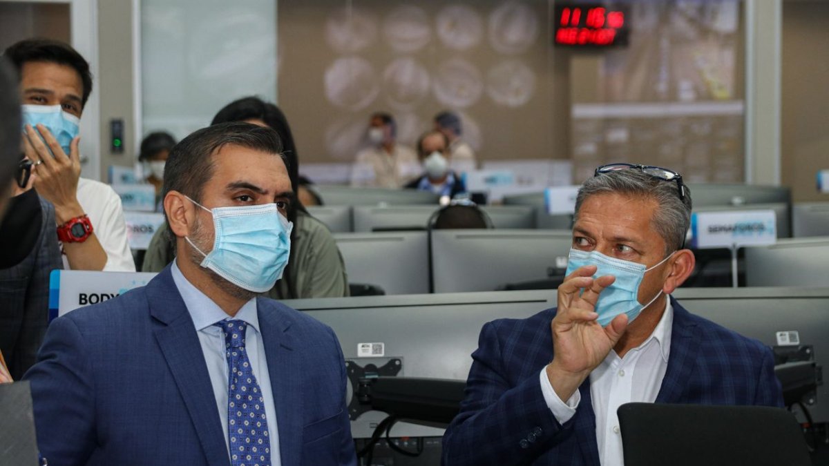 Vicente Taiano junto a Juan Pazos, director ejecutivo de la ANT.