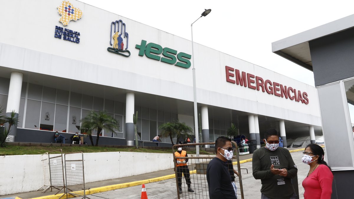 El exterior del hospital del Seguro Social en Los Ceibos.