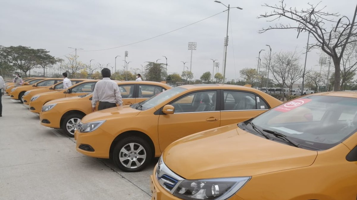 Taxis eléctricos fueron presentados este 22 de octubre por las autoridades.