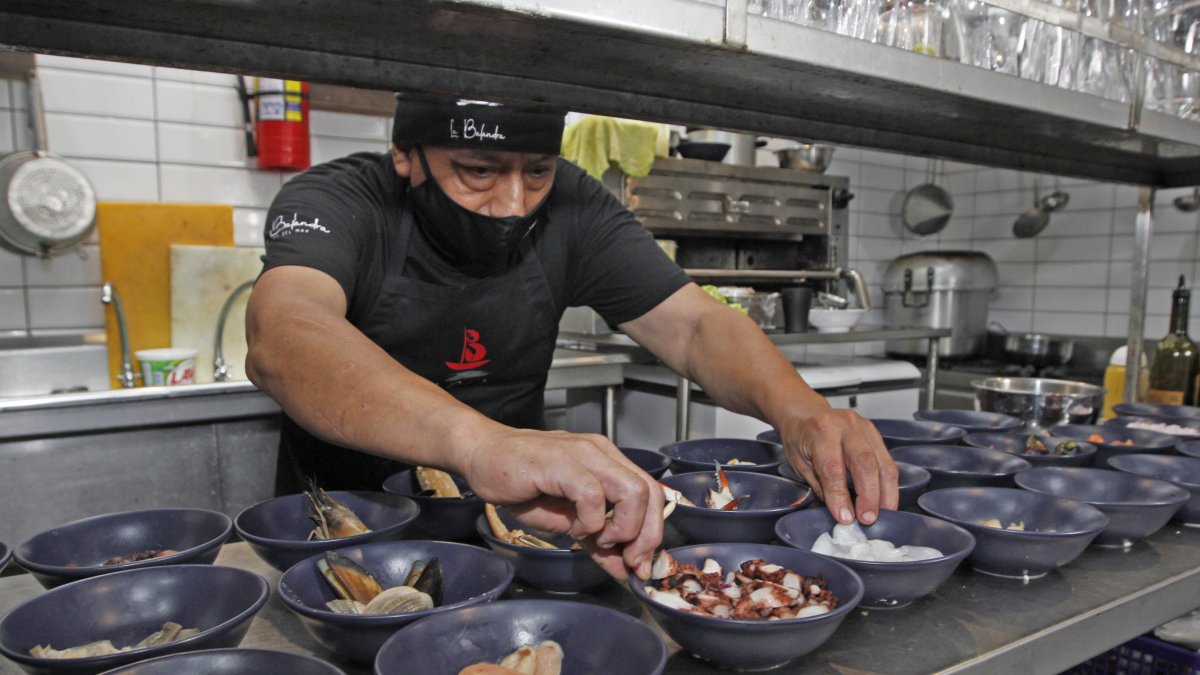 Hasta de Galápagos llegan los ingredientes de la sopa de mariscos.