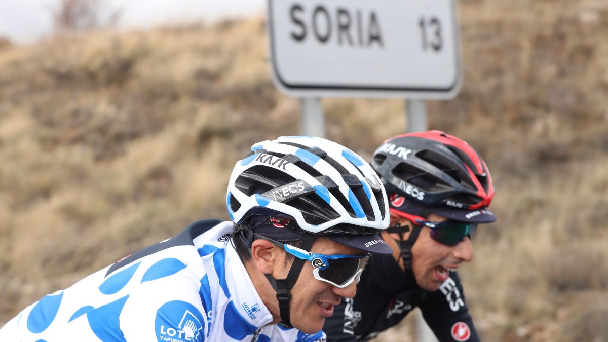 Carapaz (Ineos Grenadiers) junto su compañero, el colombiano Iván Ramiro Sosa durante la cuarta etapa de la Vuelta.