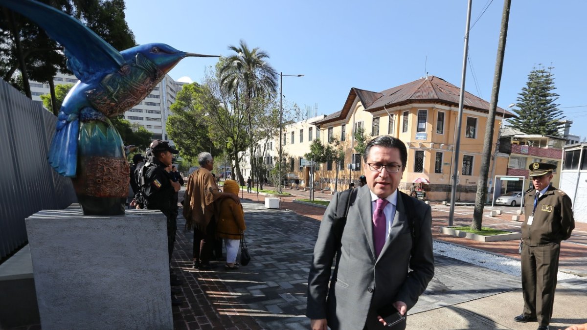 Defensa. Carlos Poveda es el abogado del dirigente indígena Leonidas Iza.