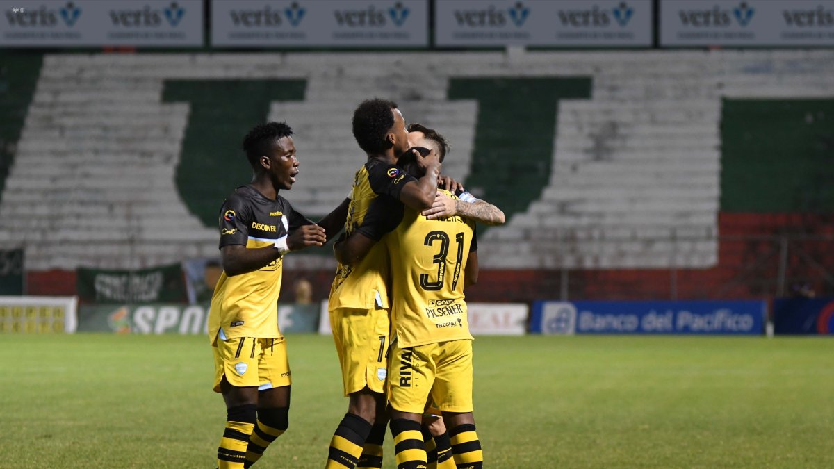 Barcelona vence 2-0 a Liga de Portoviejo.