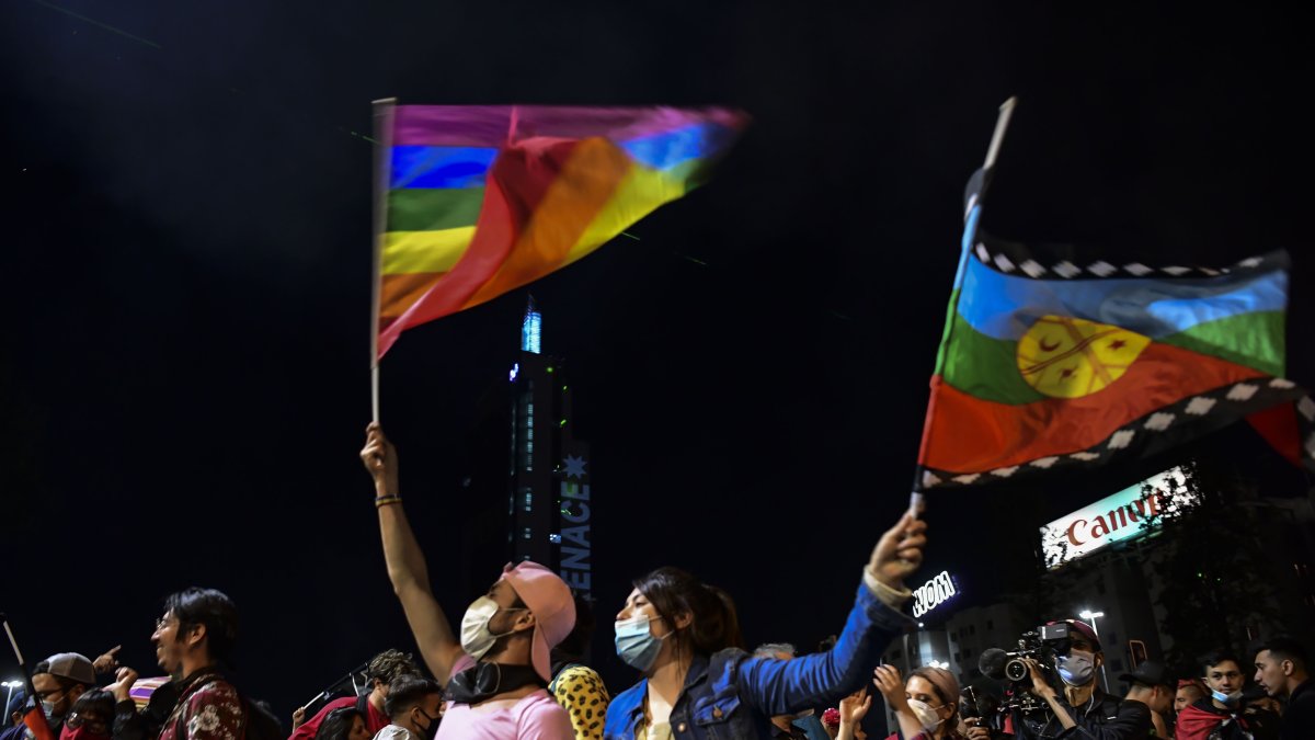 Las personas salieron a las calles para celebrar por el plebiscito.