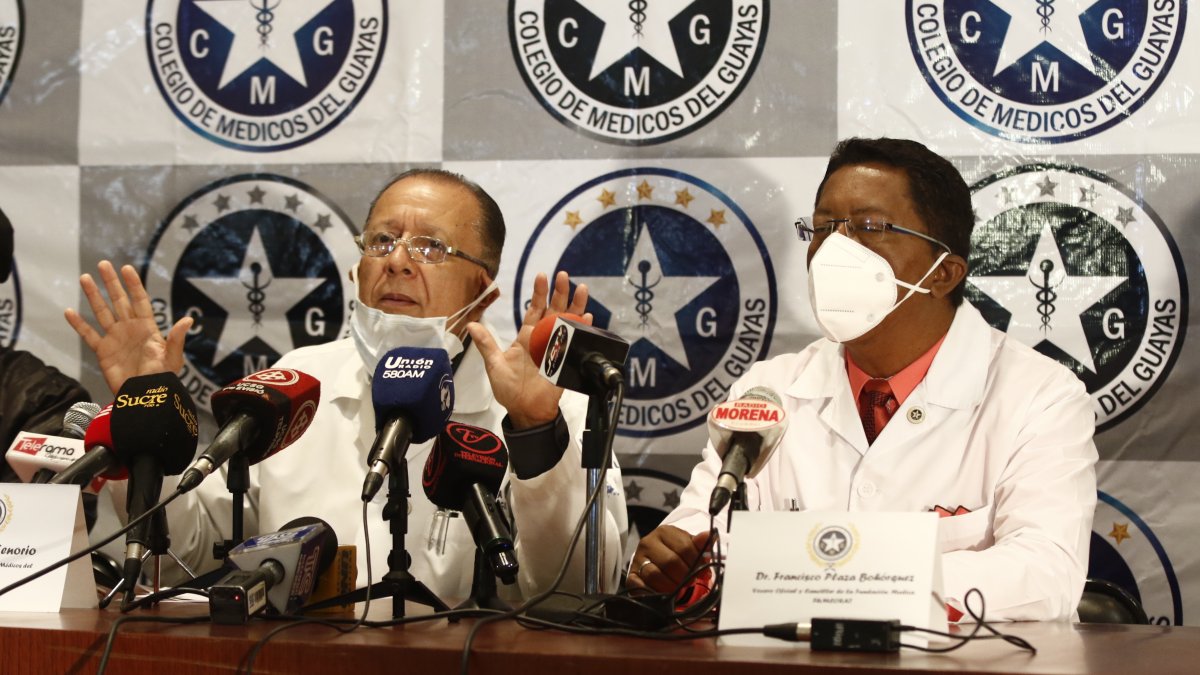 El Colegio de Médicos del Guayas pide al Gobierno suspender el feriado.