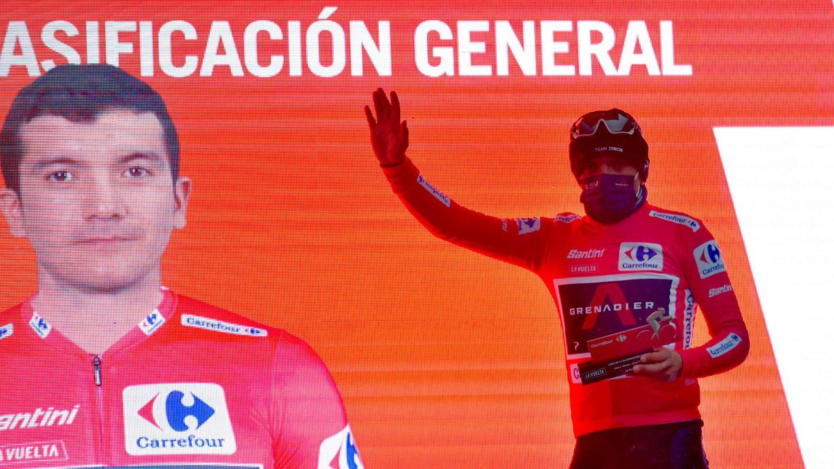 Richard Carapaz afirmó que le motiva portar el maillot rojo como líder de la Vuelta a España.