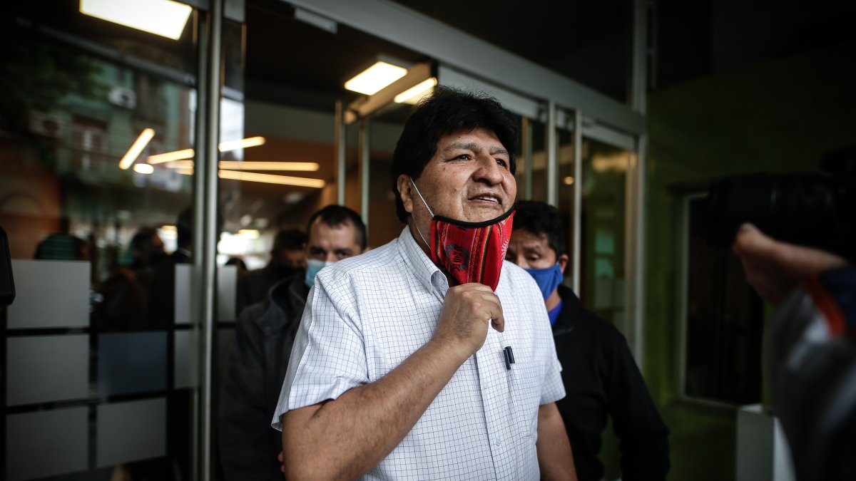 Morales renunció a la presidencia el 10 de noviembre de 2019, tras perder el apoyo de las fuerzas armadas en medio de una crisis desatada por denuncias de fraude en los comicios de aquel año.