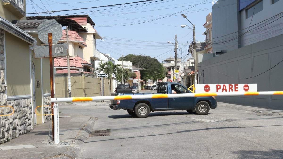 Situación. La instalación de las tres plumas no es del agrado de todos los vecinos, pero la mayoría coincide en que es necesaria por los delitos que allí se cometen, especialmente en las noches.