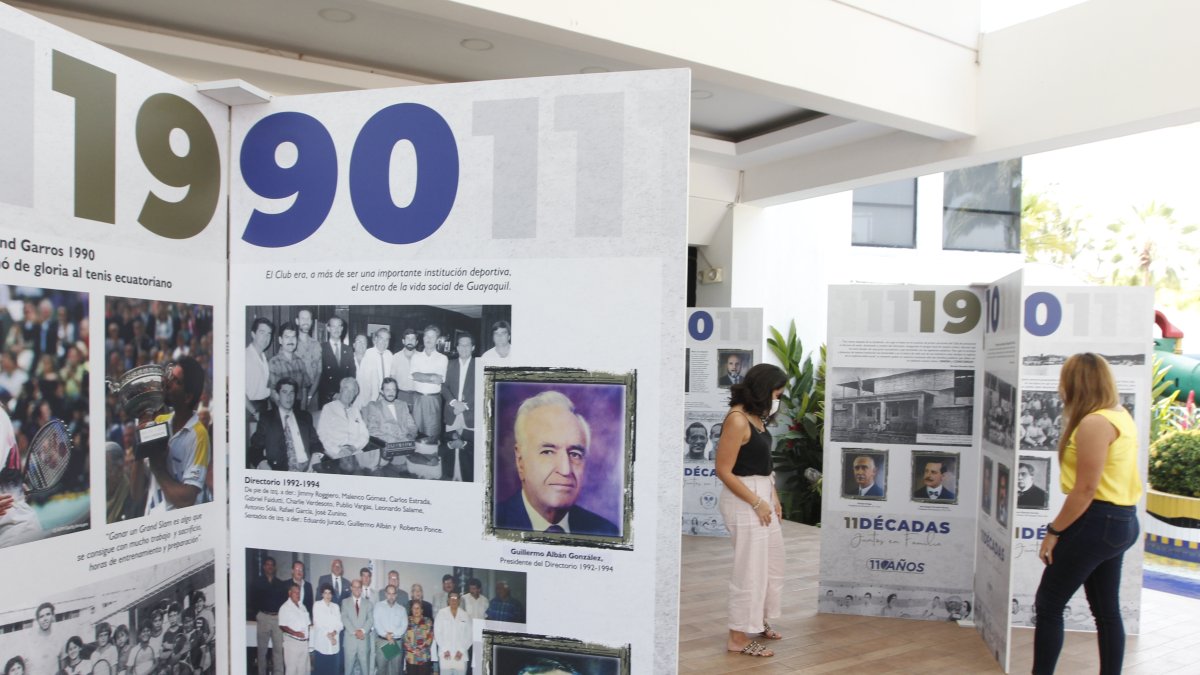 Galería. Seis paneles resumen las once décadas de vida del emblemático club porteño.