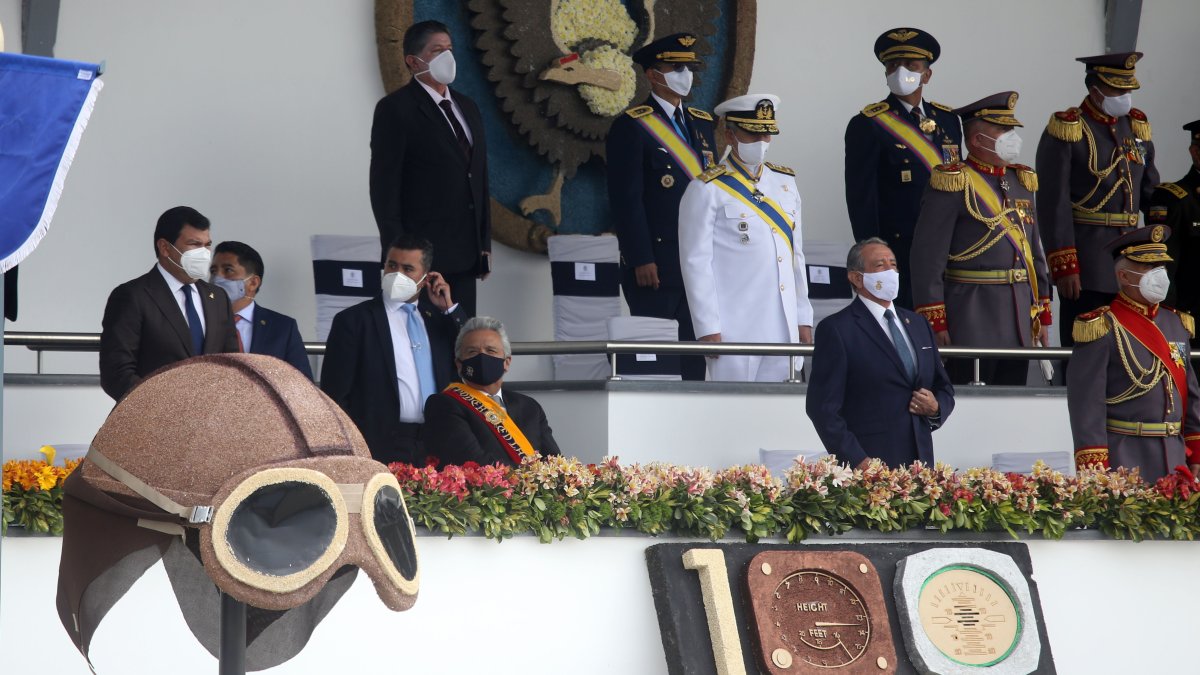 Acto. El presidente Lenín Moreno y el ministro de Defensa Oswaldo Jarrín.