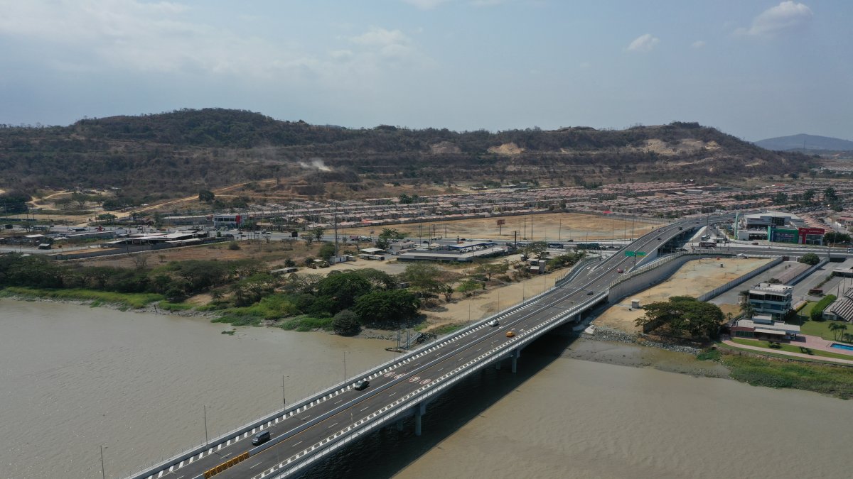 Desde el 19 de octubre hay un nuevo puente que une a Guayaquil y Daule.