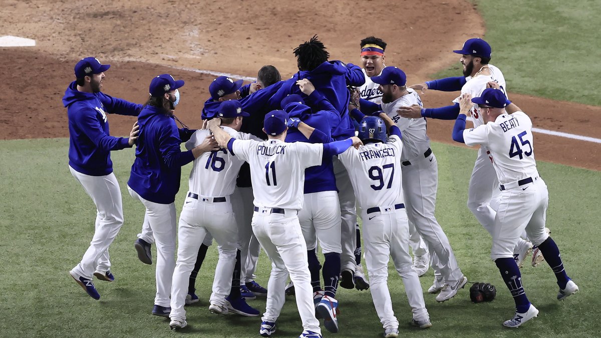 Los jugadores de los Rays celebrando en pleno la consecusión del título # 7 en su historia