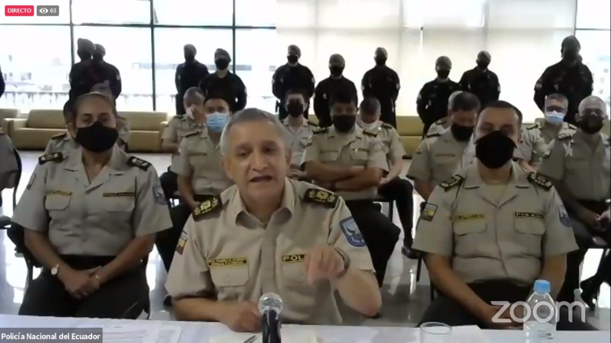 Comparecencia. En un alarde de unidad de cuerpo propio de esta administración, el jefe de la Policía estuvo acompañado por todo el mando.