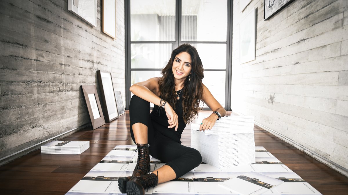 Sui primer trabajo fue a los 18 años, en una empresa eléctrica haciendo planos de circuitos..