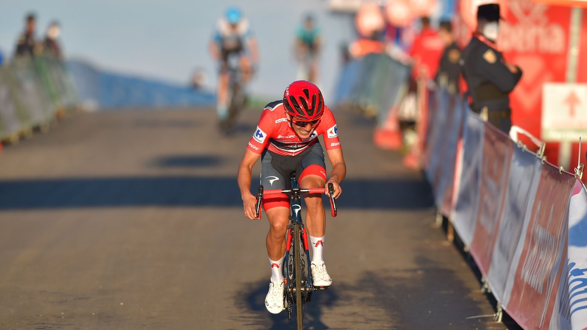 Richard Carapaz se mantiene en el liderato de la clasificación general de la Vuelta tras la novena etapa. 